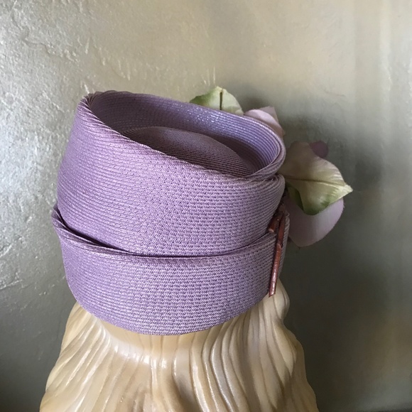 FABULOUS VINTAGE LAVENDER STRAW HAT WITH LARGE FABRIC FLOWER AND LEAVES main image 9